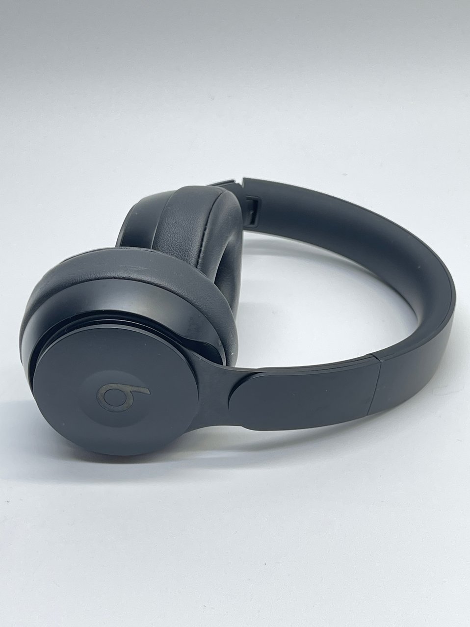 Beats Solo Pro (A1881) Black - -